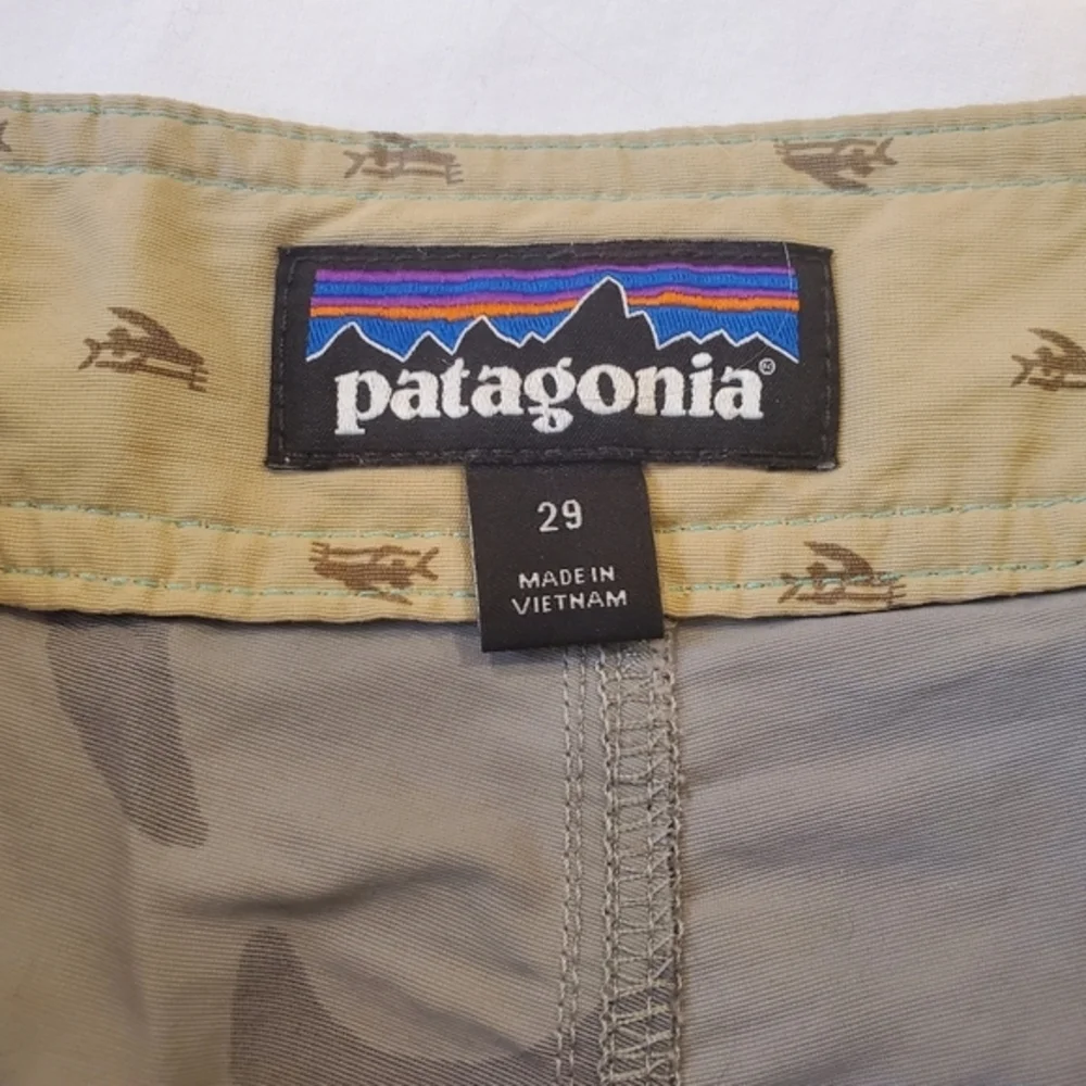 Patagonia Scallop Hem Wavefarer Board Shorts Size‎ 29 Gray Floral